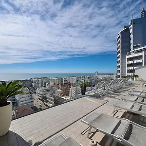 Hotel Hesperia & ****